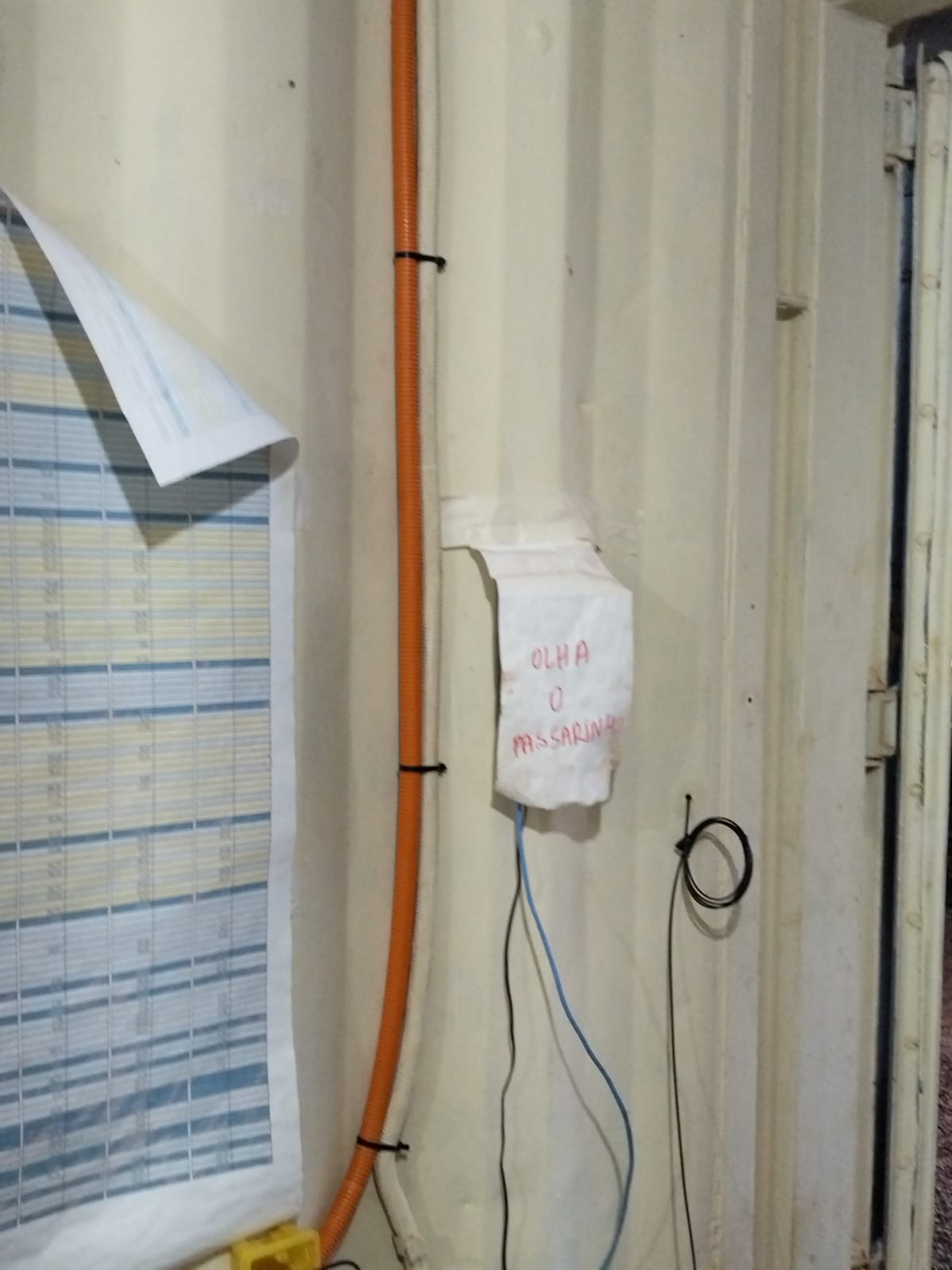Conduíte e ponto elétrico na estrutura atendida.