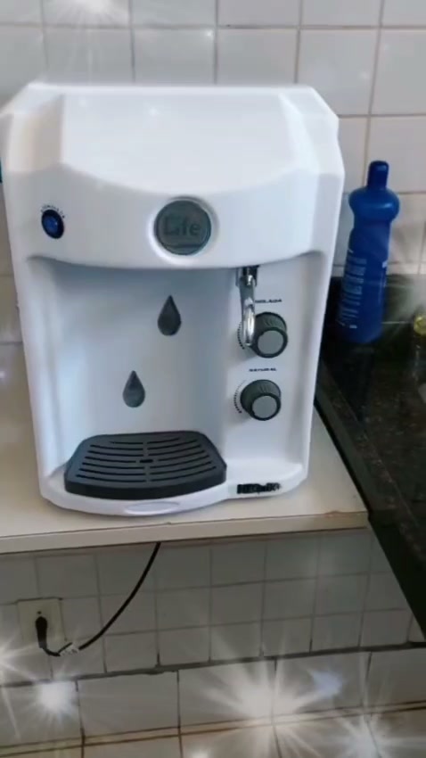 Purificador de água durante atendimento elétrico realizado pela CRP.